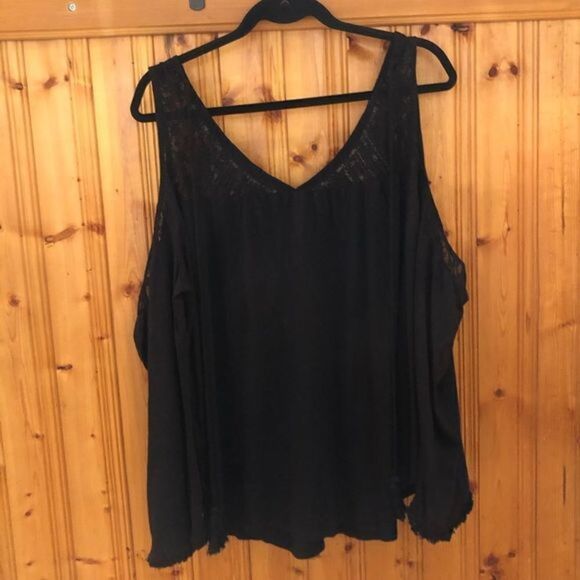Women’s Peek-a-Boo Top size 1X - Picture 2 of 13